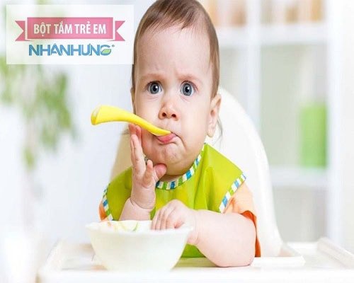 Bật mí cho mẹ biết làm thế nào khi trẻ dưới 1 tuổi biếng ăn