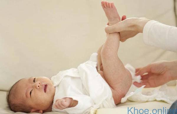 Bật mí nguyên nhân trẻ sơ sinh hay đánh rấm