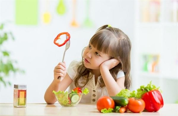 Nguyên nhân trẻ ăn dặm bị táo bón và cách giải quyết